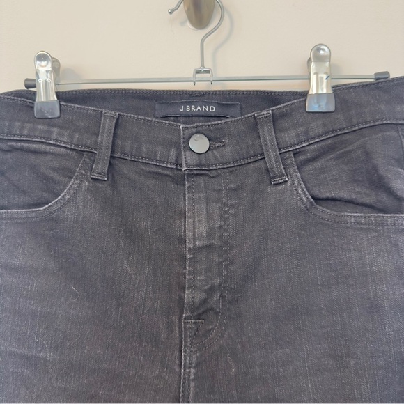 J Brand Size 28 – Skinny Jeans with Stretch – Classic Fit - Picture 5 of 6